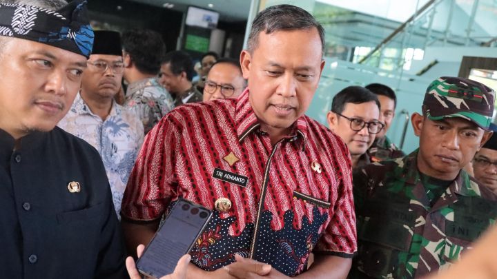 Walkot Bekasi Larang Siswa Bawa Ponsel ke Sekolah  Mulai Tahun Ajaran Baru