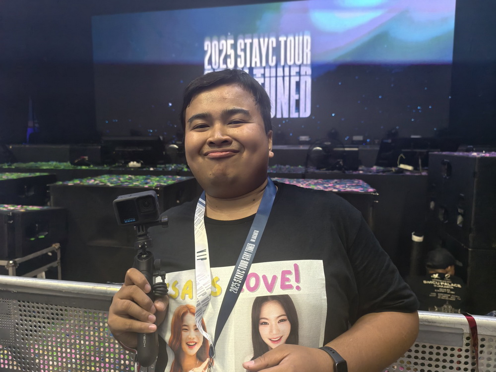 Fajar Bolipia, penggemar di konser STAYC (foto; Medcom/Rafi)