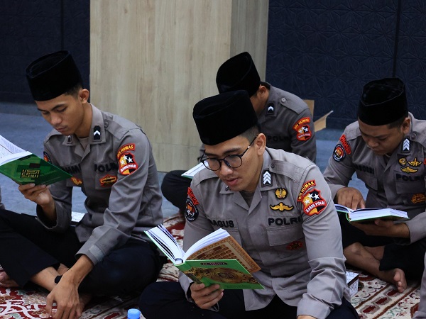 Peringati Hari Bhayangkara, Divisi Humas Polri Gelar Khatam Al-Qur'an 79 Kali