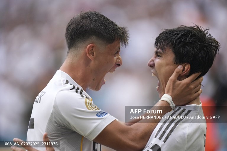 Striker Real Madrid Arda Gulier dan pencetak gol Gonzalo Garcia (kanan)-Foto AFP