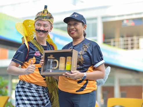 Tradisi 'Menjamu' dalam Kompetisi Fashion, Lari hingga Permainan Tradisional