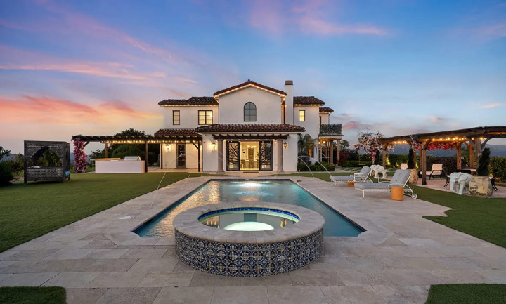 Bintang Disney Jual Rumah Rp64 Miliar di Malibu, Isinya Bikin Melongo!