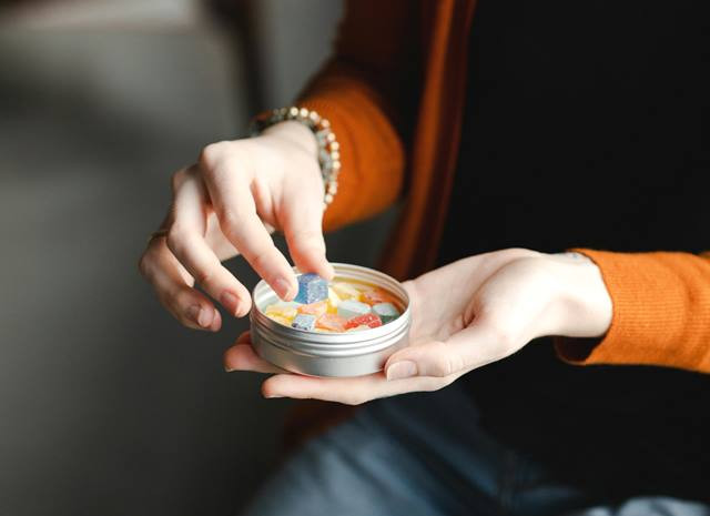  Saat panik kamu bisa atasi dengan makan permen. Tapi ada caranya lho!  (Foto: Ilustrasi/Dok. Pexels.com)