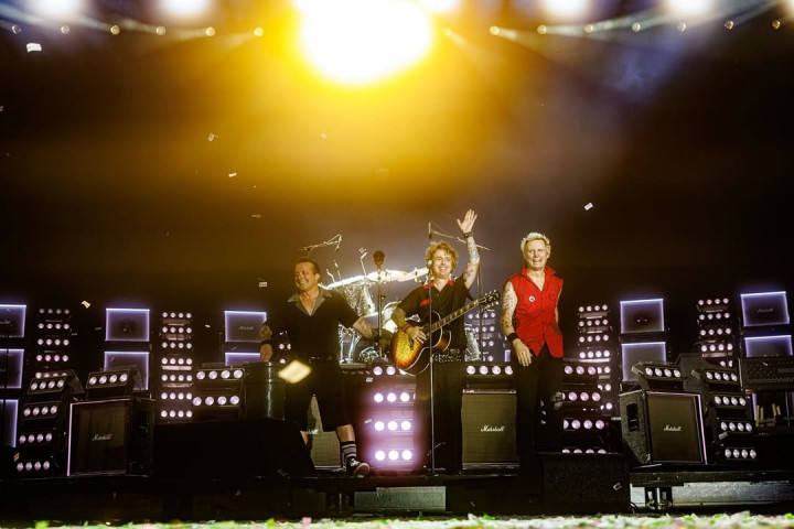 Green Day Usir Penonton dari Panggung karena Mainkan Lagu Oasis di Tengah Konser