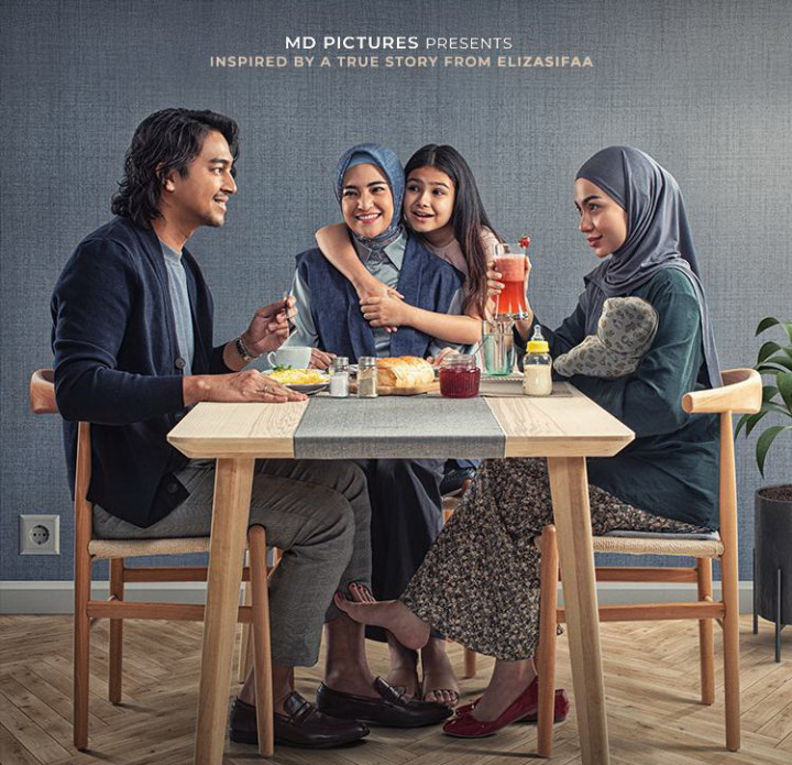 Tatapan Menggoda Ariel Tatum ke Deva Mahenra di Poster Terakhir Film La Tahzan