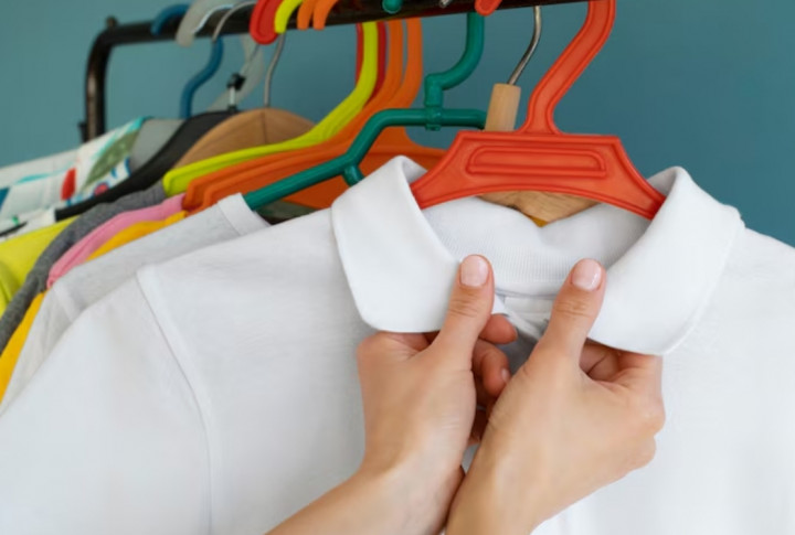 Kaus Favorit Kamu Melar? Coba Cara Ini Biar Tetap Awet!