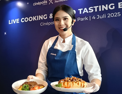 Chef Devina menyajikan dua menu spesial yaitu Omurice Hamburg Steak dan Sei Sapi Sausage Bun. (Foto: Dok. Yuni)