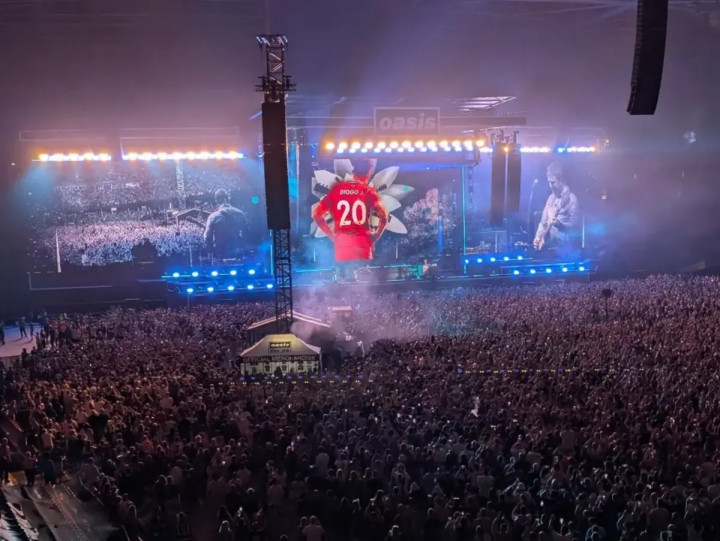 Oasis Beri Penghormatan untuk Mendiang Diogo Jota di Konser Reuni
