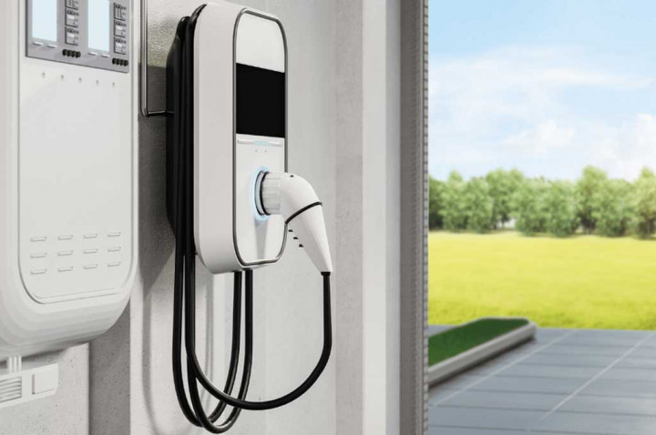 Perhatikan 7 Hal ini jika Ingin Mengisi Baterai Mobil Listrik di Rumah