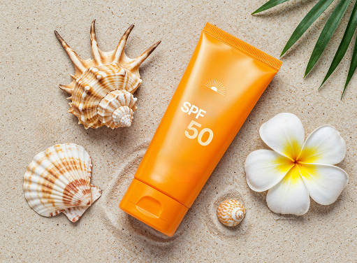Semua ahli sepakat bahwa kamu harus menggunakan setidaknya SPF 30 untuk aktivitas sehari-hari. (Foto: Ilustrasi. Dok. Freepik.com)