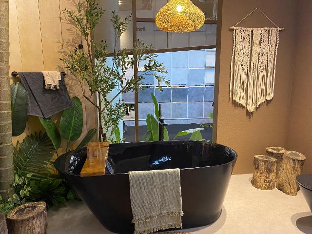 Desain kamar mandi dengan atmosfer resort mewah. Foto: Rizkie Fauzian/Medcom.id