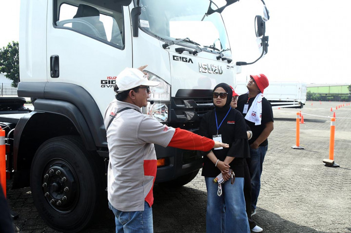 Mengenal Sisi-Sisi Blind Spot Truk, Wajib Baca & Tahu!
