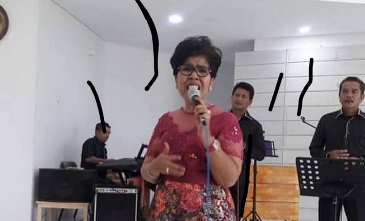 Salah Lirik Nyanyikan 