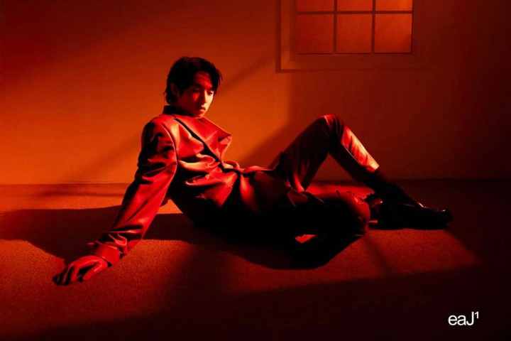 Momen Lucu Eaj Park Artis K-Pop Kegirangan Merasakan Banjir Jakarta