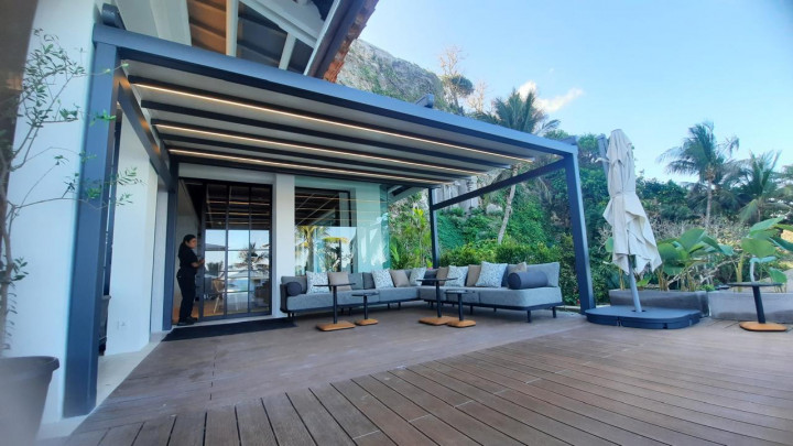 Percantik Halaman Rumah dengan Pergola Minimalis yang Estetik