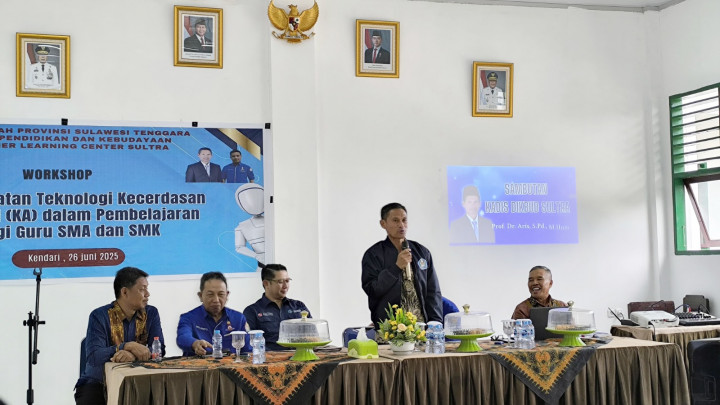 Puluhan Guru SMA se-Kendari Digembleng untuk Bisa Manfaatkan AI Dalam Pembelajaran