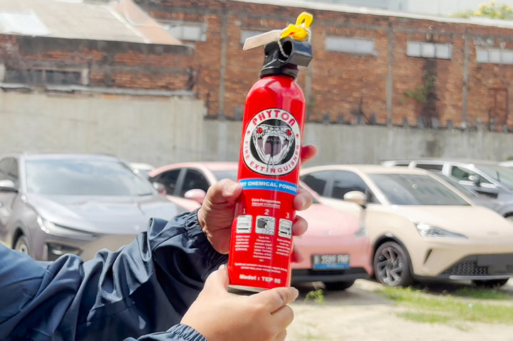 Tips Menggunakan APAR untuk Mencegah Kebakaran Mobil Listrik Membesar