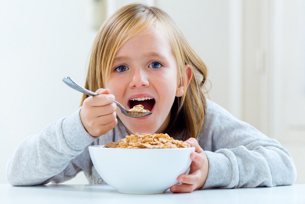 Pusat Pengendalian dan Pencegahan Penyakit Amerika Serikat melaporkan bahwa sereal siap saji merupakan salah satu makanan sarapan yang paling sering dikonsumsi oleh anak-anak berusia 2 hingga 19 tahun. Ilustrasi Freepik