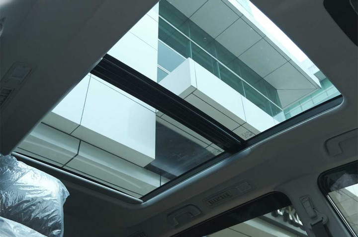 Mengapa Harus Pakai Kaca Film Terbaik di Panoramic Roof dan Sunroof?