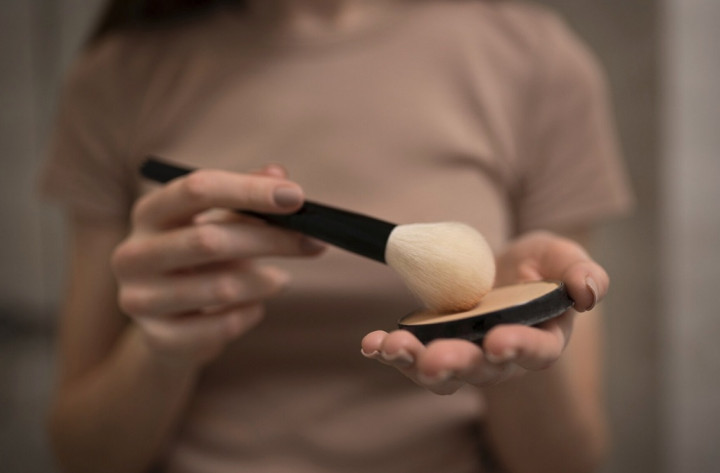 Top Berita Gaya: Pakai Blush On sesuai Bentuk Wajah hingga Skrining Bayi S-HAK