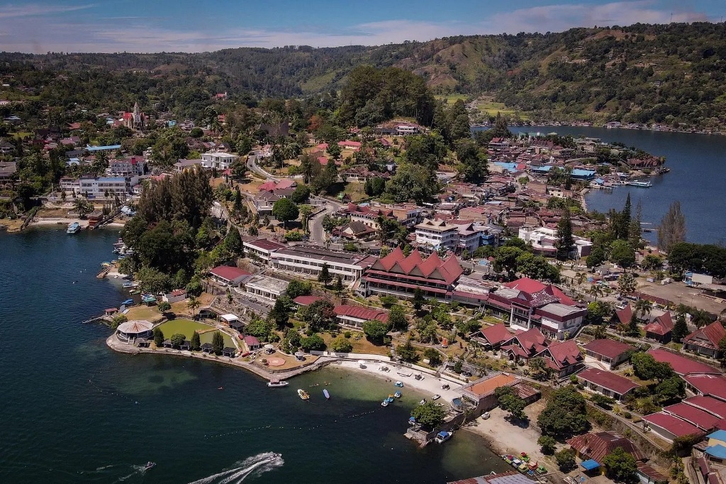 Perlindungan terhadap kawasan ini berarti menjaga warisan geologi, keanekaragaman hayati, serta tradisi budaya yang membentuk identitas masyarakat Batak. Dok. Kemenpar