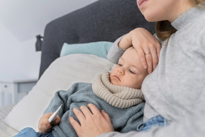 Kampanye #LangkahAwalIbu untuk Lebih Peka dan Sigap Cegah Anak Panas Dalam