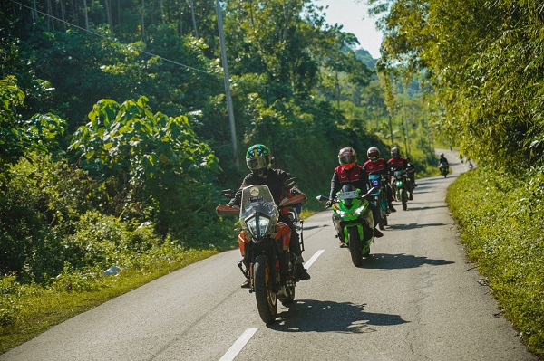 Pelumas Mesin untuk Moge Diuji di Rute Ekstrem Sumba