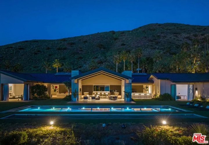 Vokalis Kiss Beli Rumah Baru Rp405 Miliar