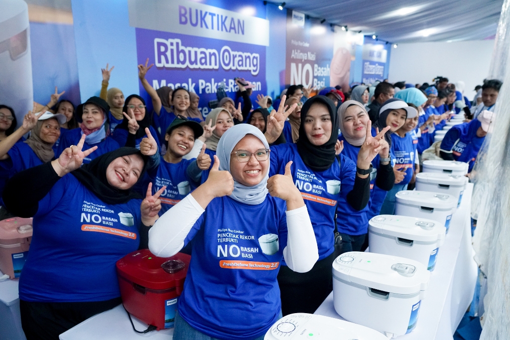 Aksi memasak nasi sebanyak 300 rice cooker dari produk Philips terbaru. Dok. Ist