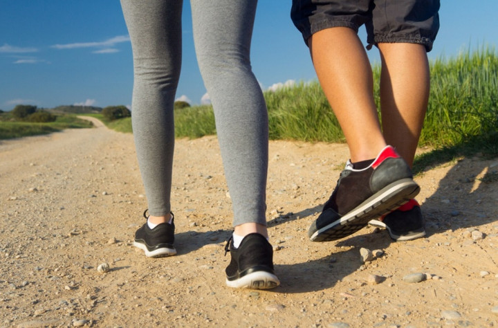 Jalan Kaki 45 Menit vs Joging Lambat 20 Menit, Mana yang Lebih Bermanfaat?