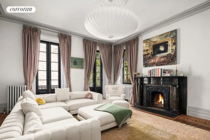 <i>Gak</i> Laku-Laku, Komedian Ini Kasih Diskon Rp20 Miliar Pembeli Rumahnya