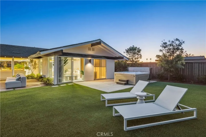 Nikahi Hailee Steinfeld, Pemain NFL ini Beli Rumah Rp137 Miliar