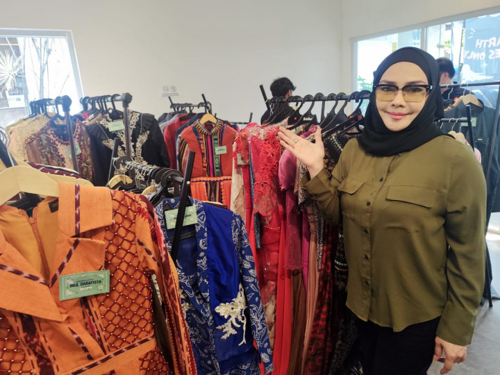 Lesti Kejora hingga Inul Daratista Lelang Baju untuk Amal