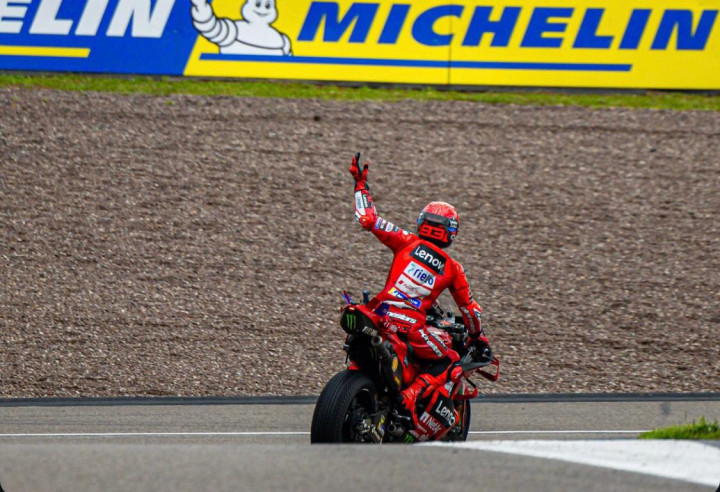 Lintasan Diguyur Hujan, Marc Marquez Menang Dramatis di Sprint Race Sachsenring