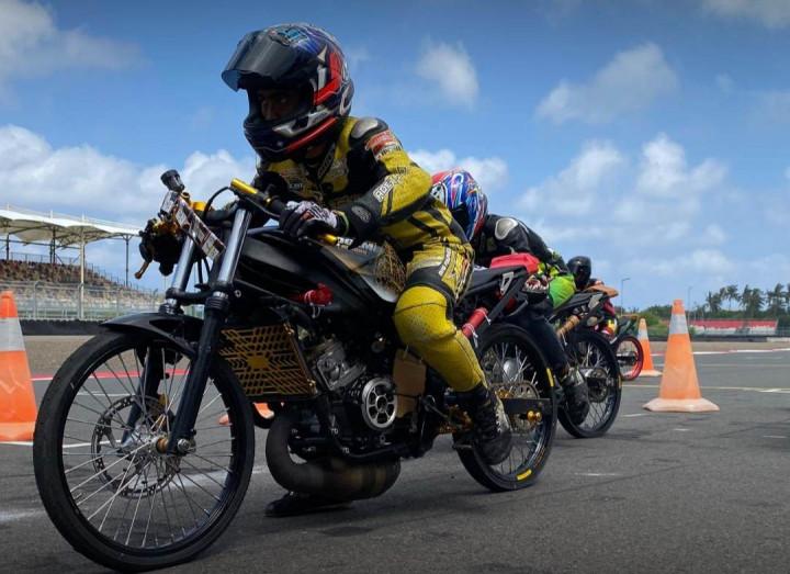 Mandalika Drag Fest 2025: Raka Komang dan Caca Bule Raih Gelar Juara Umum