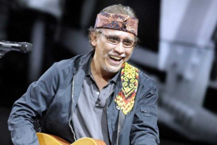 5 Lagu Iwan Fals dengan Chord Gitar Gampang yang Bisa Dimainkan di Tongkrongan