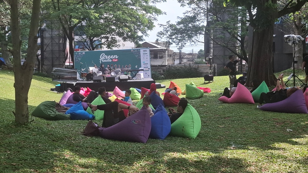 Tampilan lokasi hutan kota yang cocok dengan tema acara ini, menambah suasana yang manis dalam menyaksikan berbagai talkshow. Dok. Aulia/Medcom