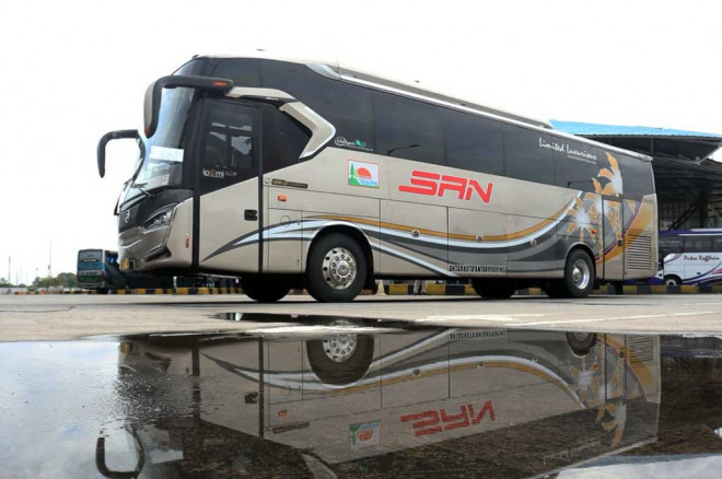 Tips buat para sopir bus, agar memperhatikan bagian kaki-kaki. POSAN
