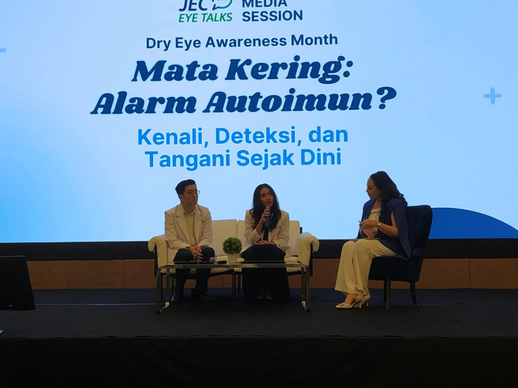 dr. Niluh Archi, SpM dan Dr. dr. Laurentius Aswin Pramono, M.Epid, SpPD-KEMD dalam sesi Media Brief Dry Eye Awareness Month (Foto Medcom.id Syahrul Ramadhan)