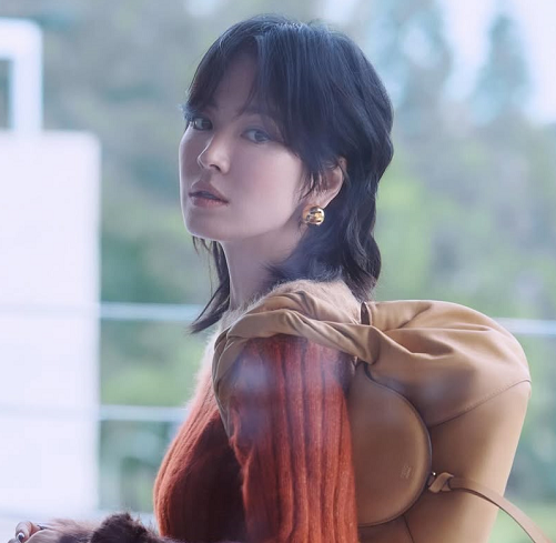 Song Hye Kyo Tampil Beda dengan Rambut Mullet, Kamu Mau Coba?