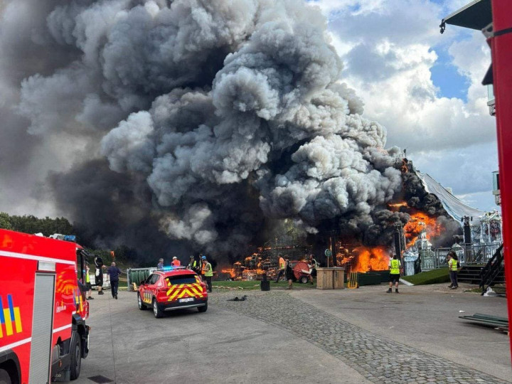 Panggung Utama Festival Musik Tomorrowland Terbakar Hebat Jelang Pembukaan