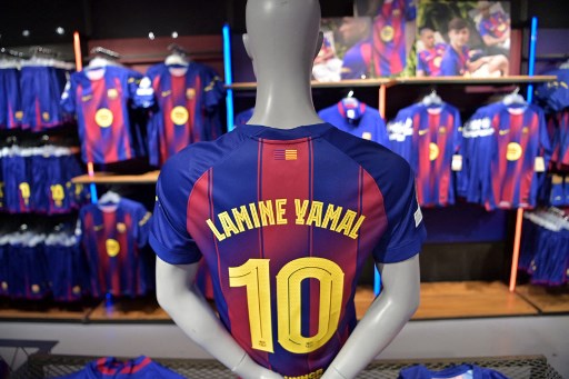 Yamal Resmi Pakai Nomor 10 di Barcelona