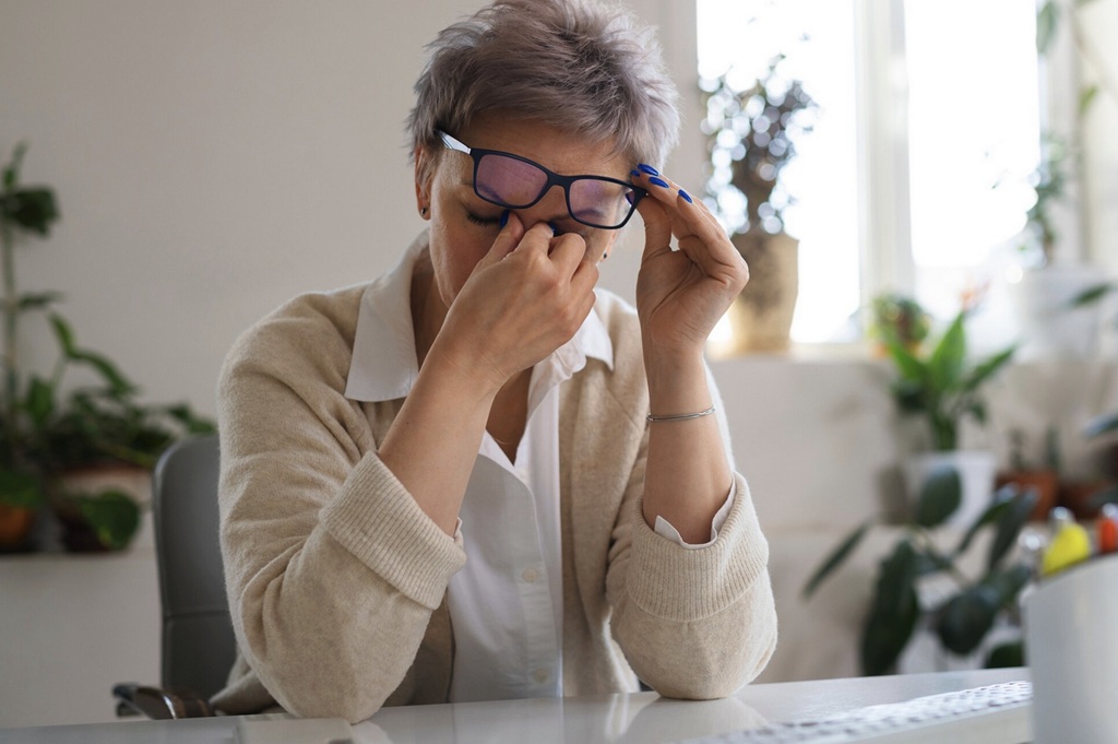 Dry eye atau mata kering adalah suatu penyakit yang menyerang lapisan air mata, di mana lapisannya itu menjadi tidak stabil. Ilustrasi Freepik