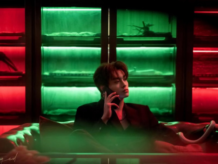 Aktor Asal Tiongkok Menangis Diikuti Fans Hingga ke Dalam Pesawat