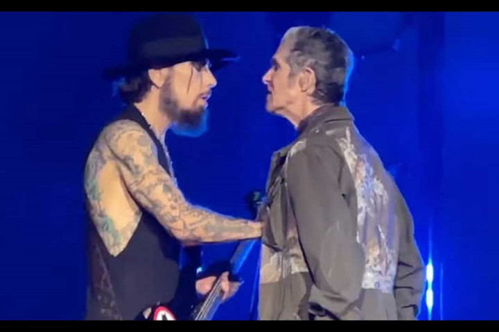 Dave Navarro Gugat Perry Farrell setelah Perkelahian di Konser Jane's Addiction