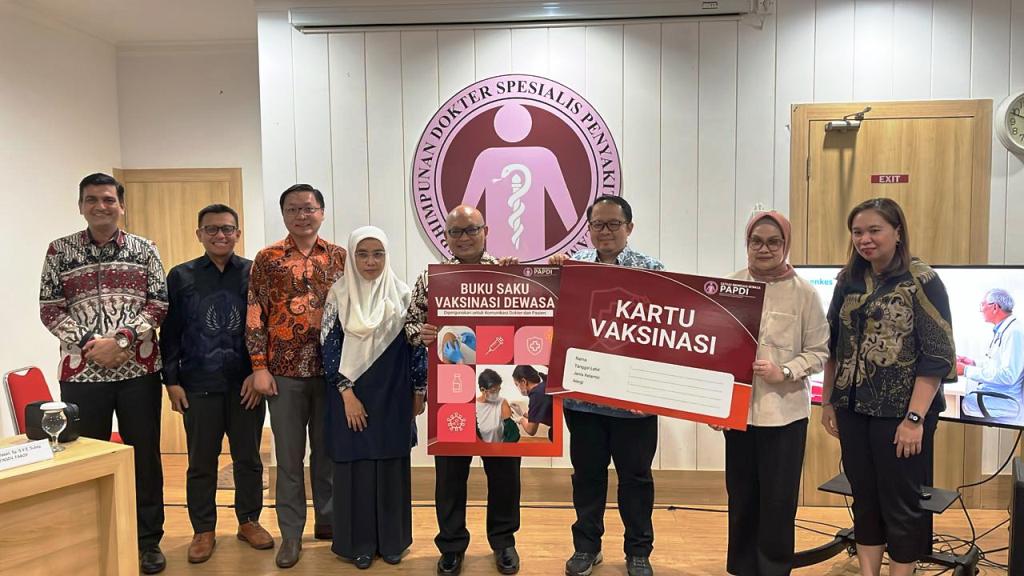 Peluncuran buku dan kartu vaksinasi. Dok. A. Firdaus/Medcom