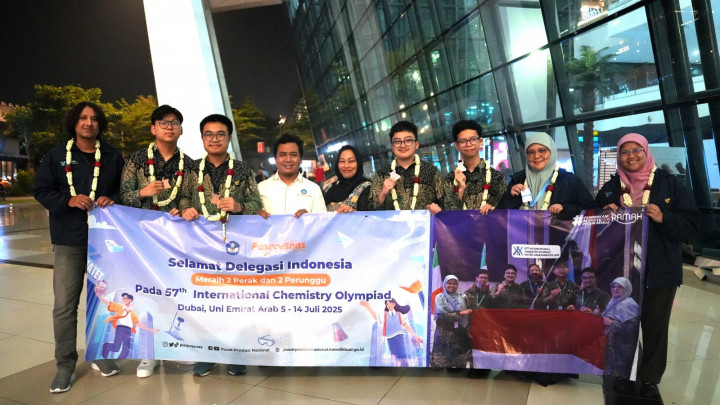 Bikin Bangga! Siswa Indonesia Raih 4 Medali di IChO ke-57 di Uni Emirat Arab