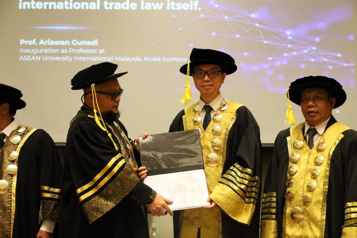 Ariawan Gunadi Dikukuhkan Sebagai Profesor Bidang Hukum Internasional AUI Malaysia