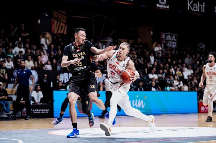 Final IBL 2025: Pelita Jaya Curi Kemenangan di Markas Dewa United