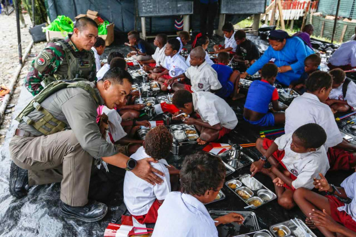 Warga Nduga Papua Dapat Makanan Bergizi dan Obat-obatan